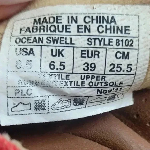 WOMENS SIZE 8.5 REEF Flat Shoe, RED, Breathable textile upper, cushioned Insole - Picture 5 of 8